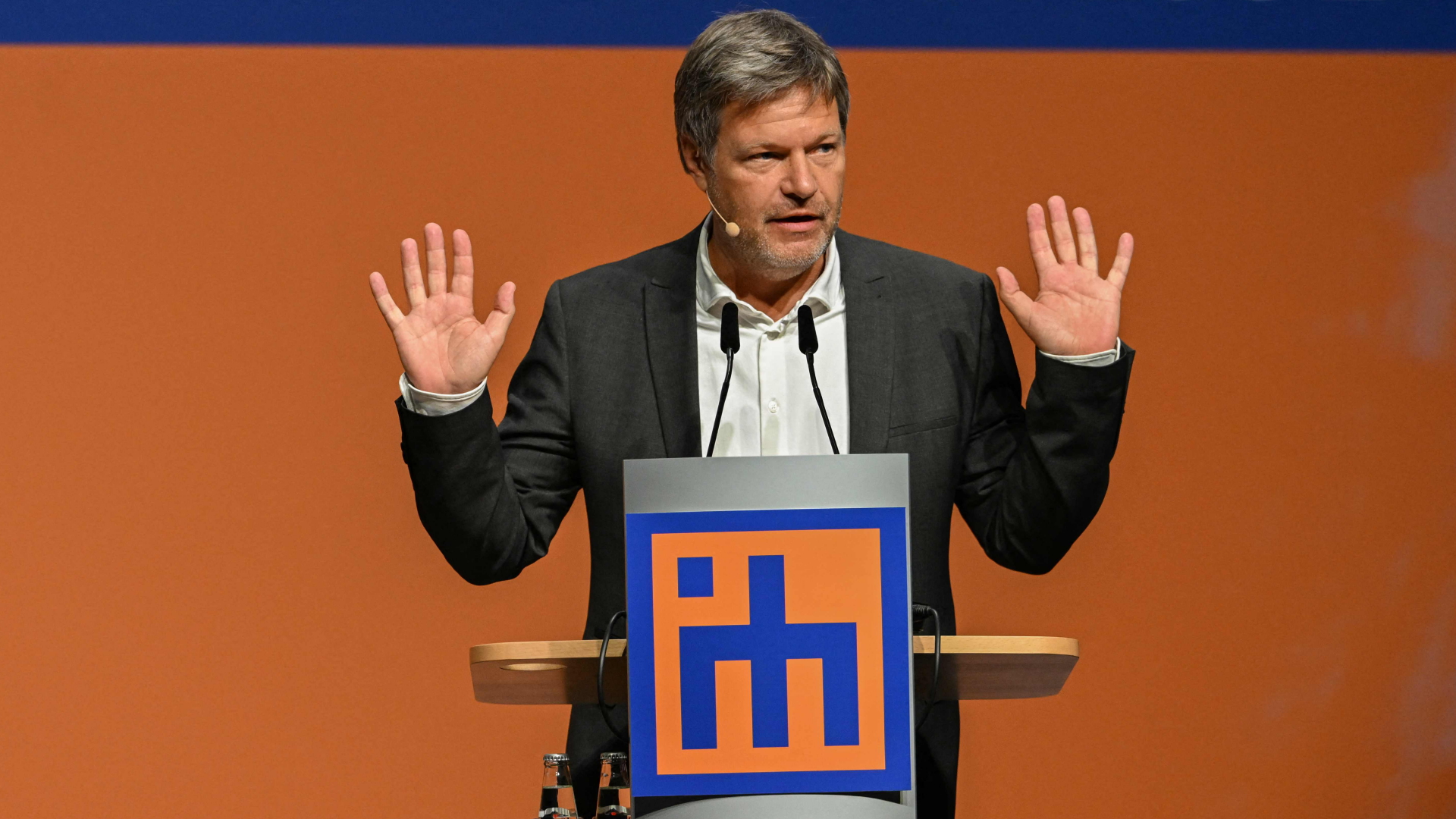 Bundeswirtschaftsminister Robert Habeck spricht auf der Handwerksmesse in München