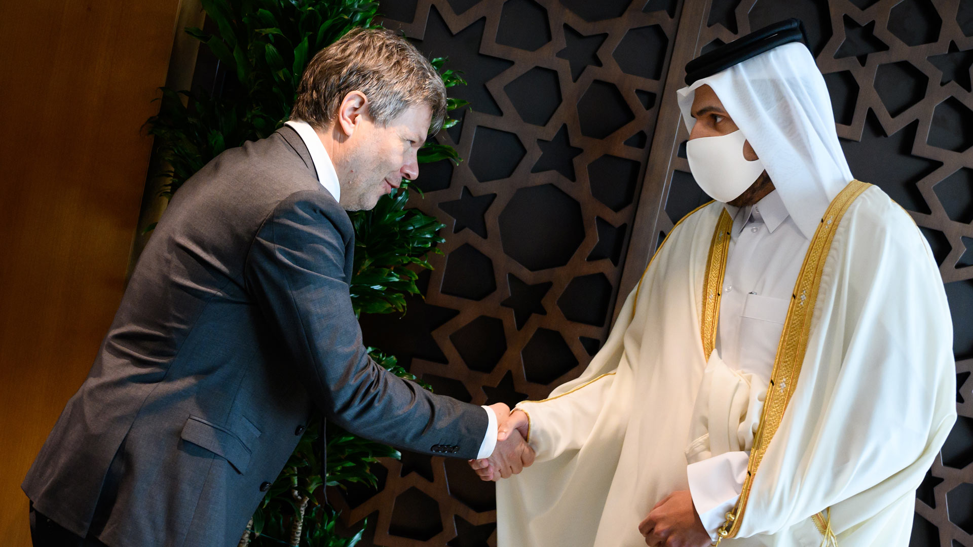 Bundeswirtschaftsminister Habeck und Scheich Mohammed bin Hamad bin Kasim al-Abdullah Al Thani, Minister für Handel und Industrie von Katar