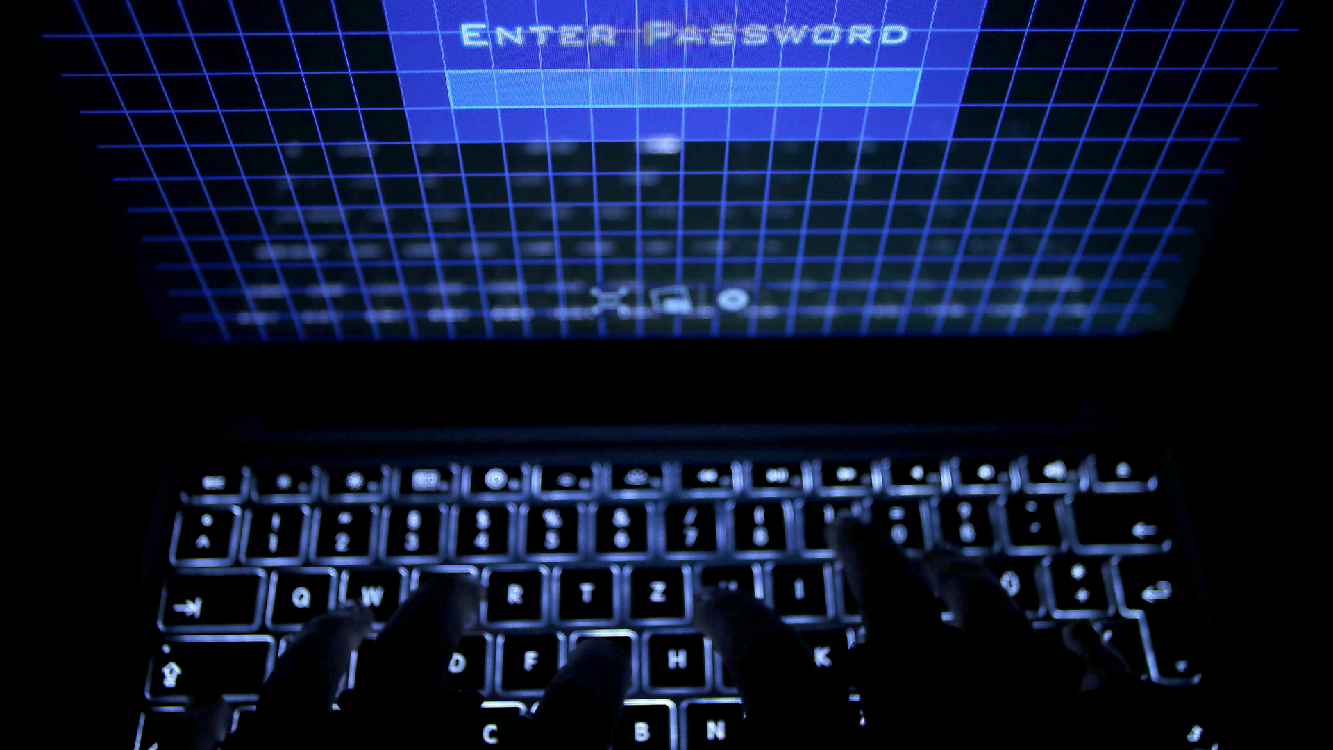 Computer und Aufforderung, Passwort einzugeben | dpa