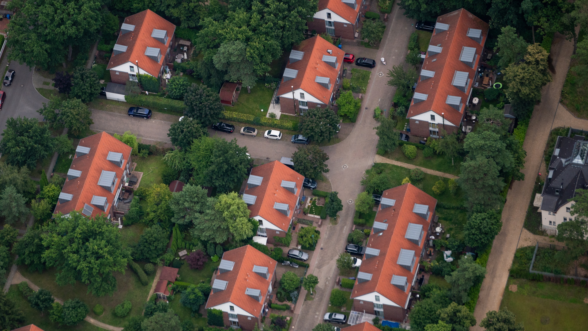 Luftaufnahme von Reihenhäusern am Berliner Stadtrand in Kleinmachnow, Brandenburg. | dpa