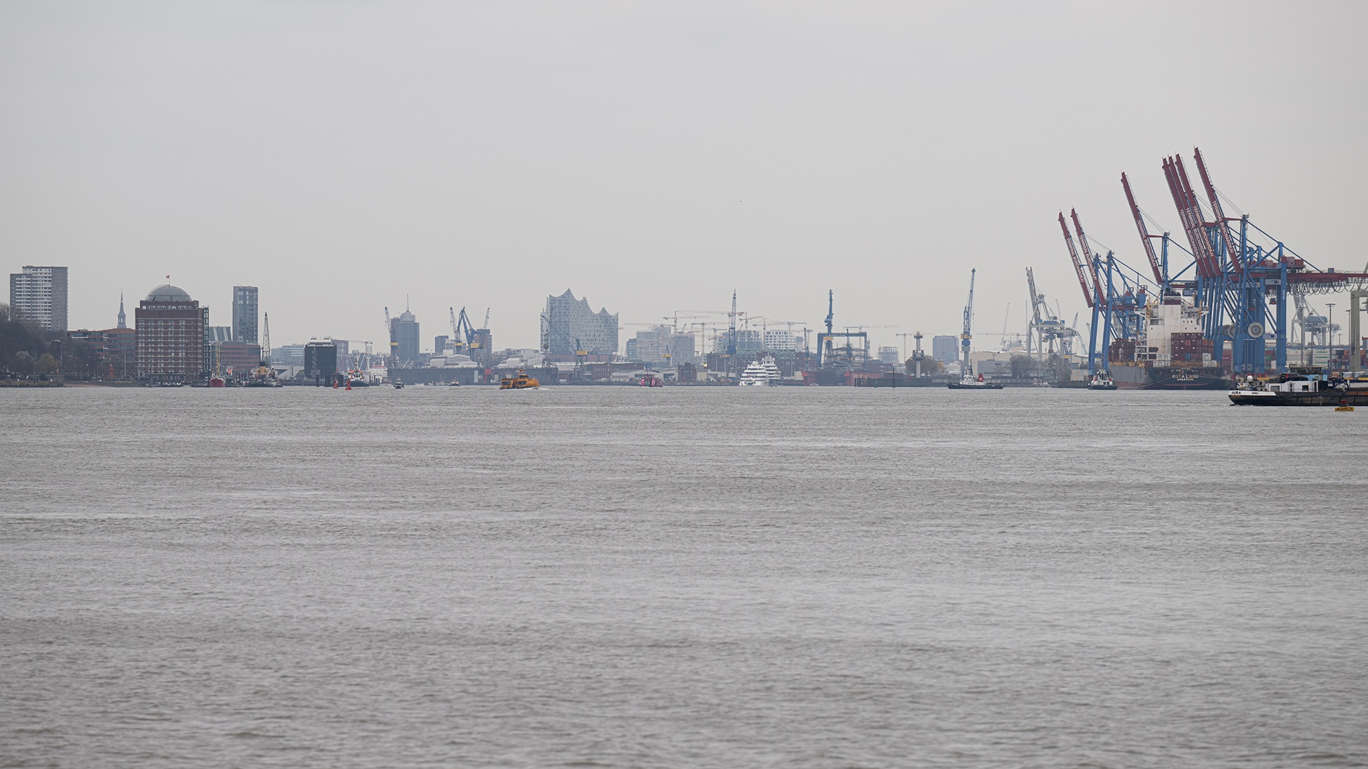 Blick auf den Hamburger Hafen | picture alliance/dpa