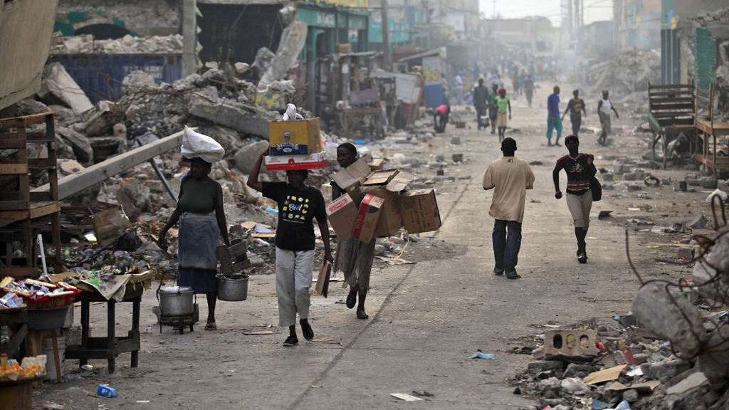 Straße mit Trümmern in Port-au-Prince | REUTERS