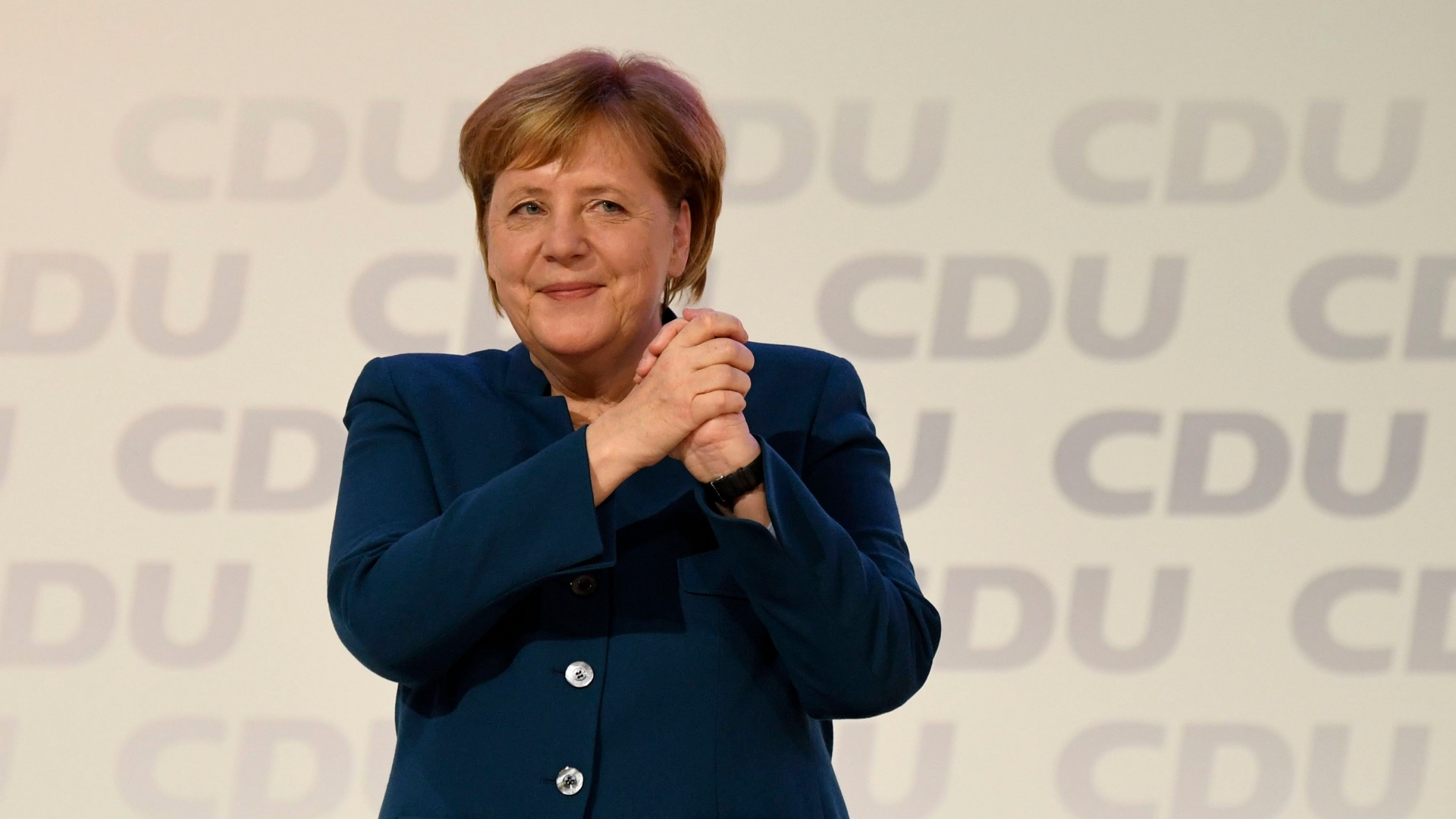 Bundeskanzlerin Angela Merkel nach ihrer Rede dem 31. Bundesparteitag der CDU | Bildquelle: CLEMENS BILAN/EPA-EFE/REX/Shutte