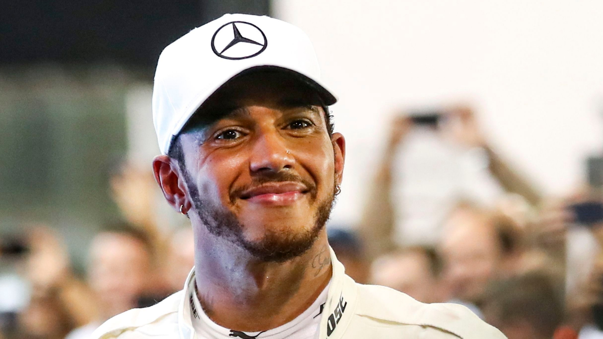 Weltmeister Hamilton nach seinem Sieg in Abu Dhabi | SRDJAN SUKI/EPA-EFE/REX/Shutters