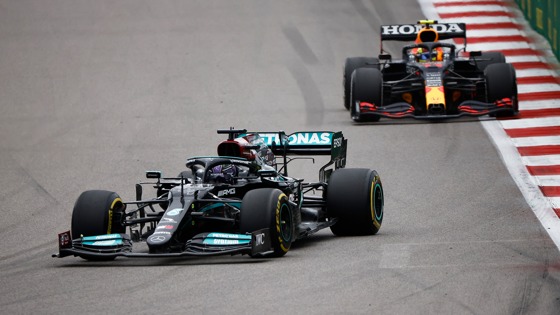 Lewis Hamilton beim F1-Rennen in Sotschi | REUTERS