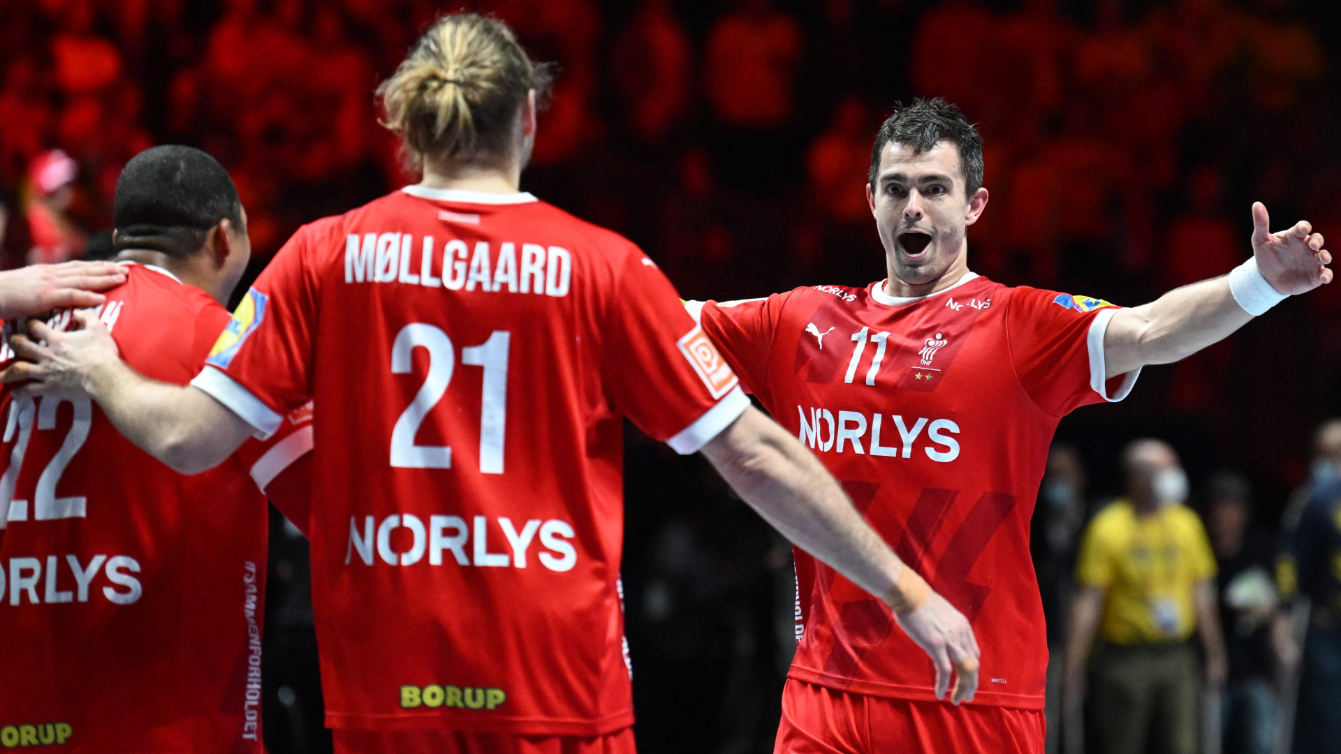 Die dänischen Handballer feiern ihren Sieg in der WM. | AFP