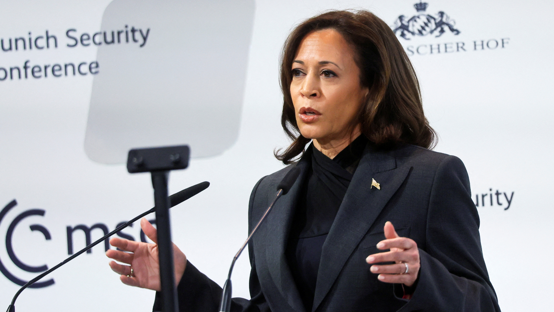 Kamala Harris spricht auf der Münchner Sicherheitskonferenz. | REUTERS