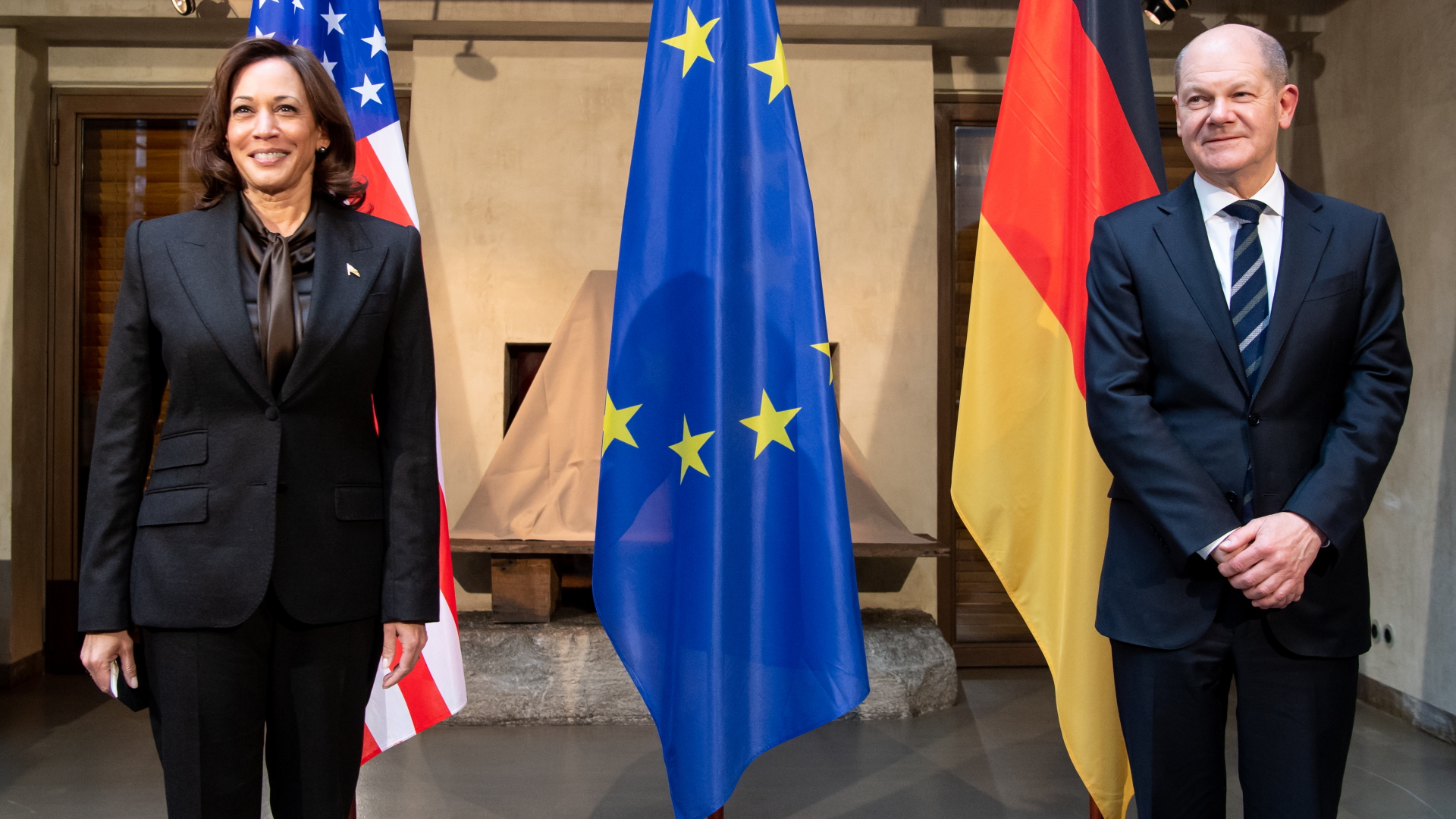 Kamala Harris und Olaf Scholz bei der Münchener Sicherheitskonferenz | dpa