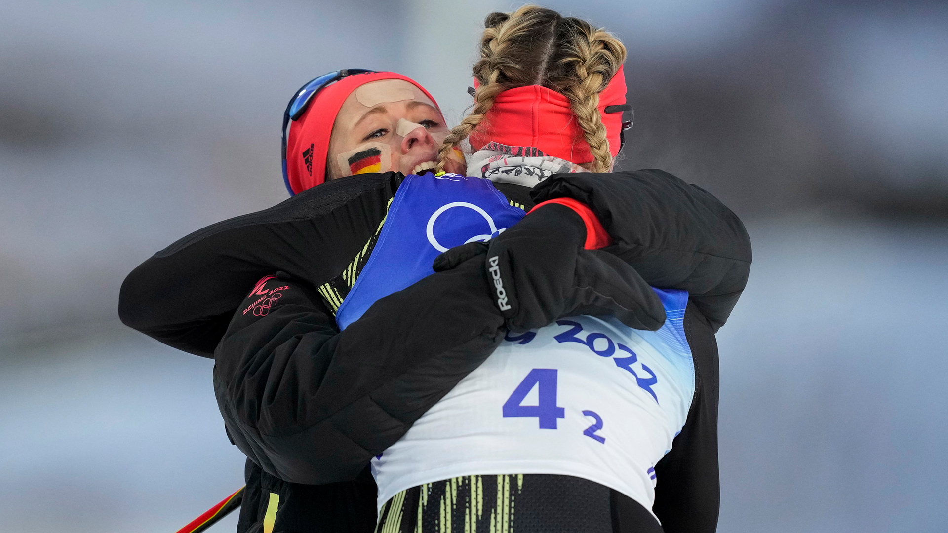 Katharina Hennig und Victoria Carl bei den Olympischen Winterspielen in Peking | AP