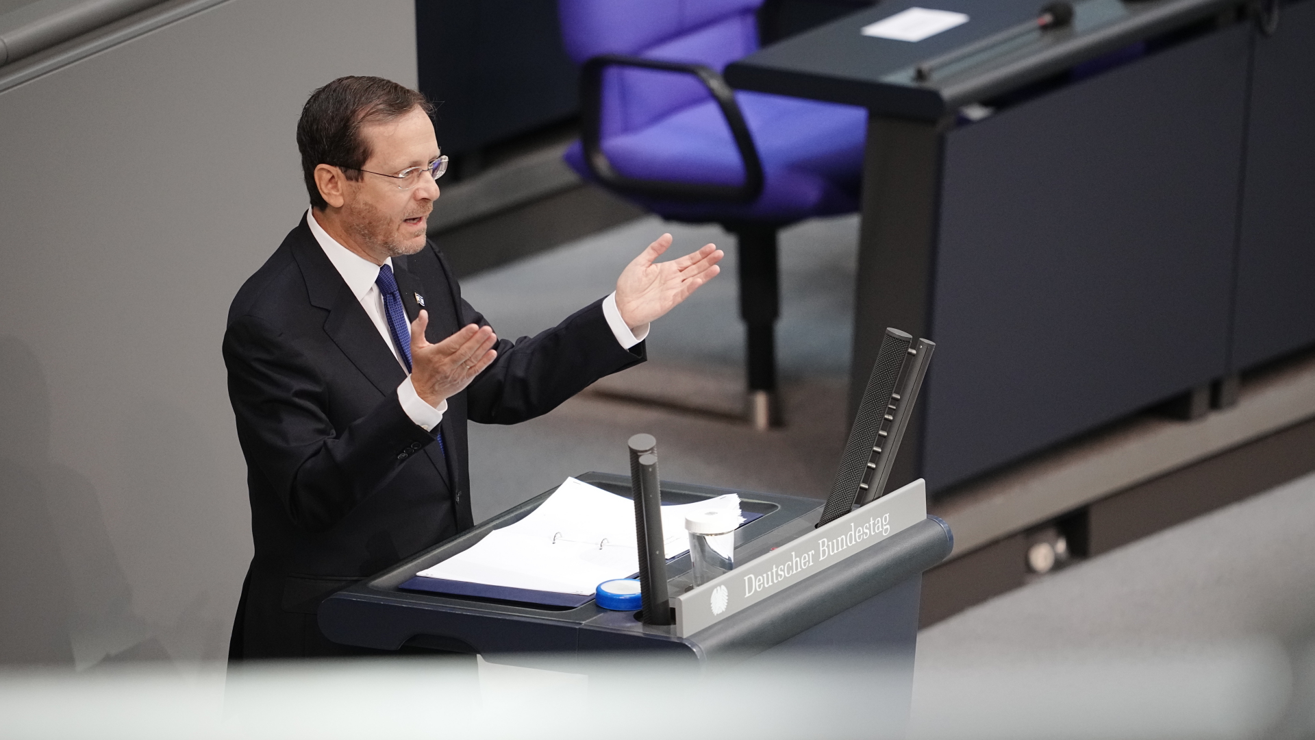 Izchak Herzog, Präsident von Israel, spricht vor dem Deutschen Bundestag. | dpa