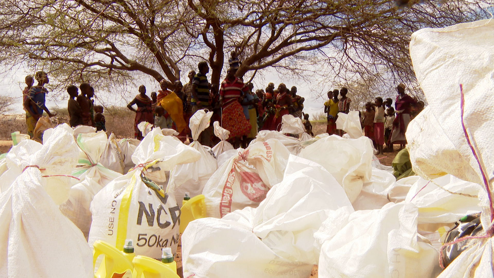 Hilfslieferungen treffen in dem kenianischen Dorf Loruka ein. | Caroline Hoffmann