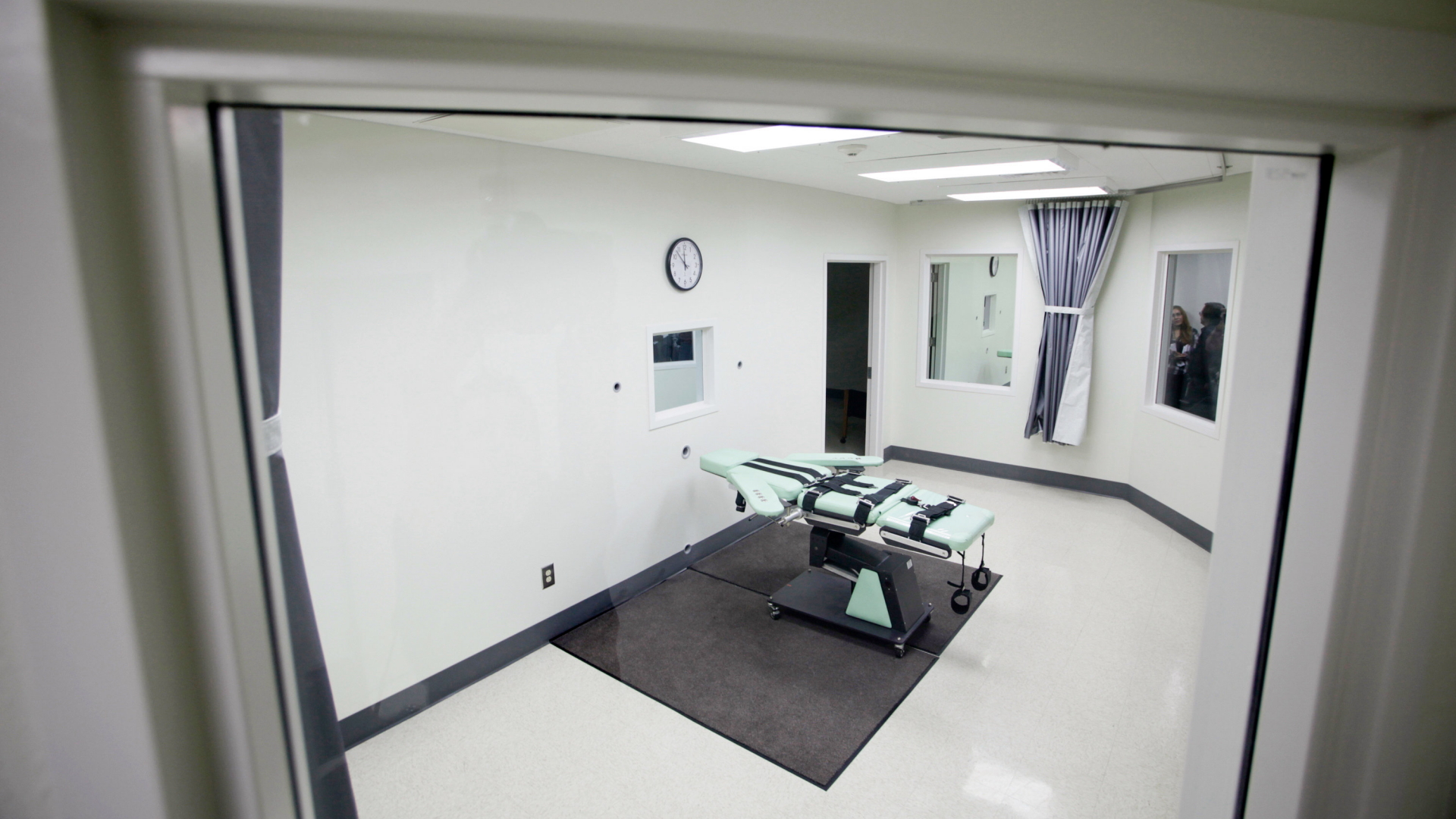 Blick in die Hinrichtungskammer des San Quentin Gefängnis im US-Bundesstaat Kalifornien, in der mit Injektion Urteile vollstreckt werden.  | dpa