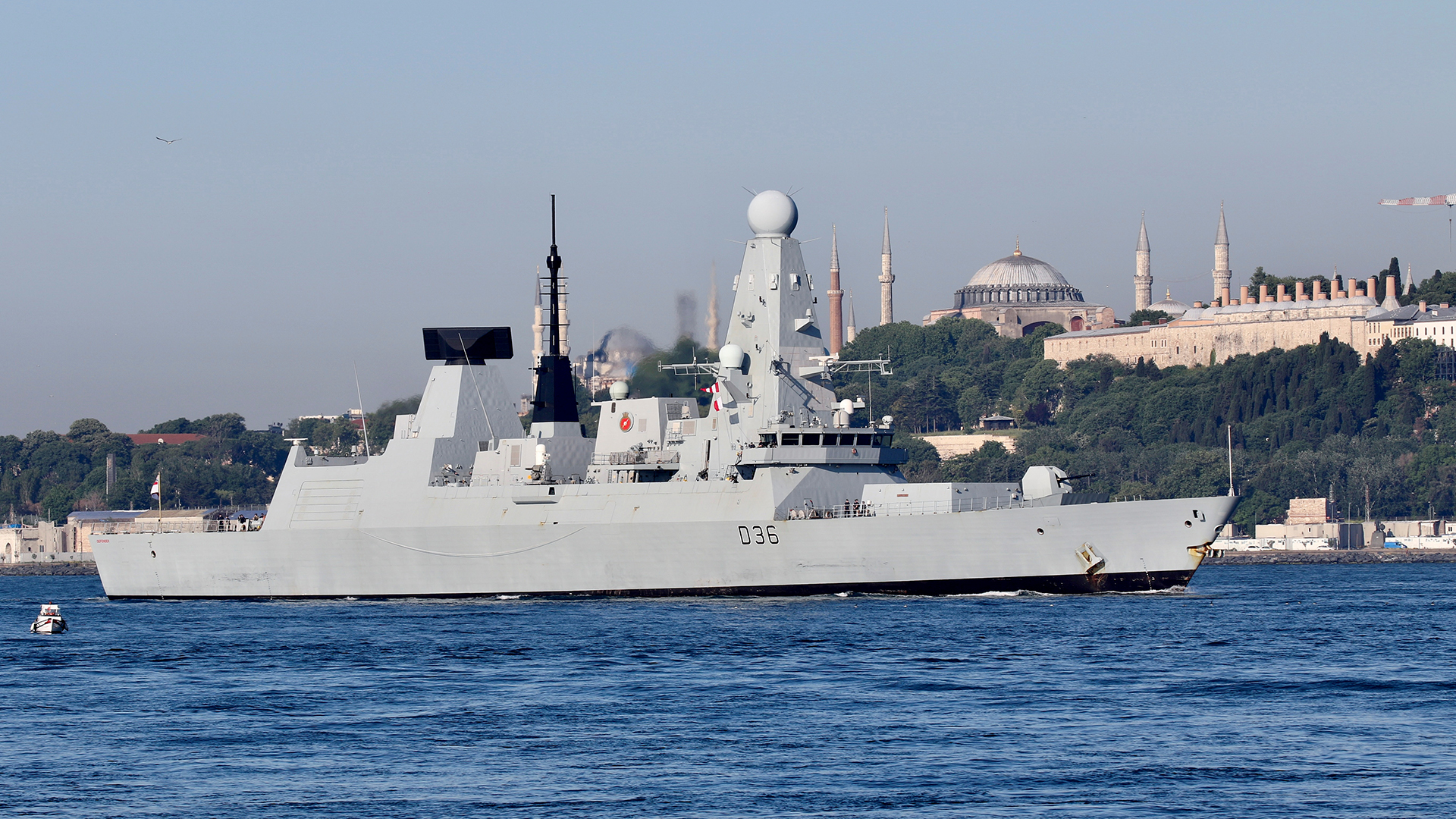 Britischer Zerstörer "HMS Defender" vor Istanbul