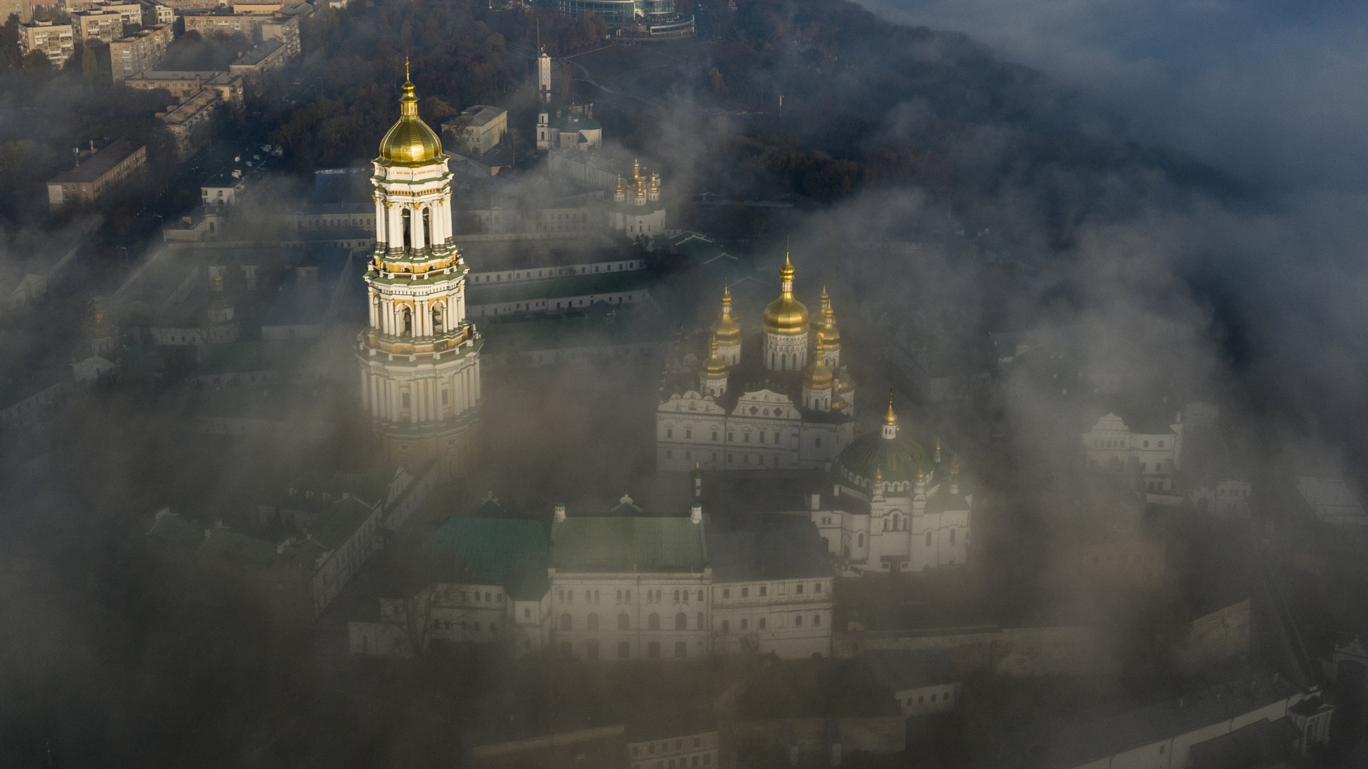 Luftbild vom Kiewer Höhlenkloster Petscherska Lawra | AP
