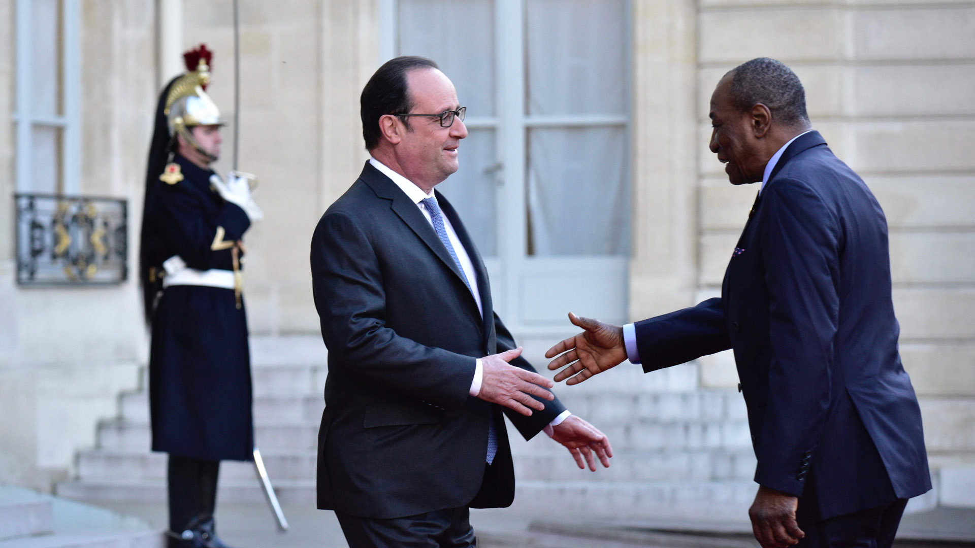 Frankreichs Präsident François Holland und Guineas Staatschef Alpha Condé | AFP