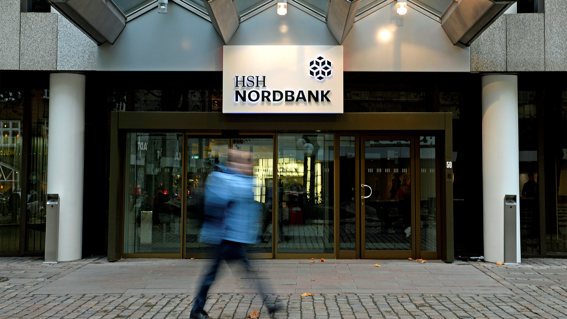 Eingang der HSH Nordbank | REUTERS
