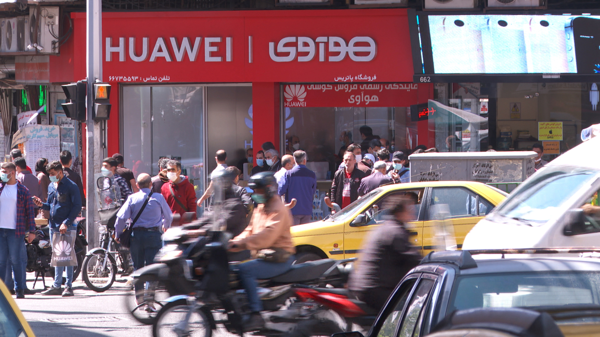 Huawei Store mitten in Teheran | Katharina Willinger, BR