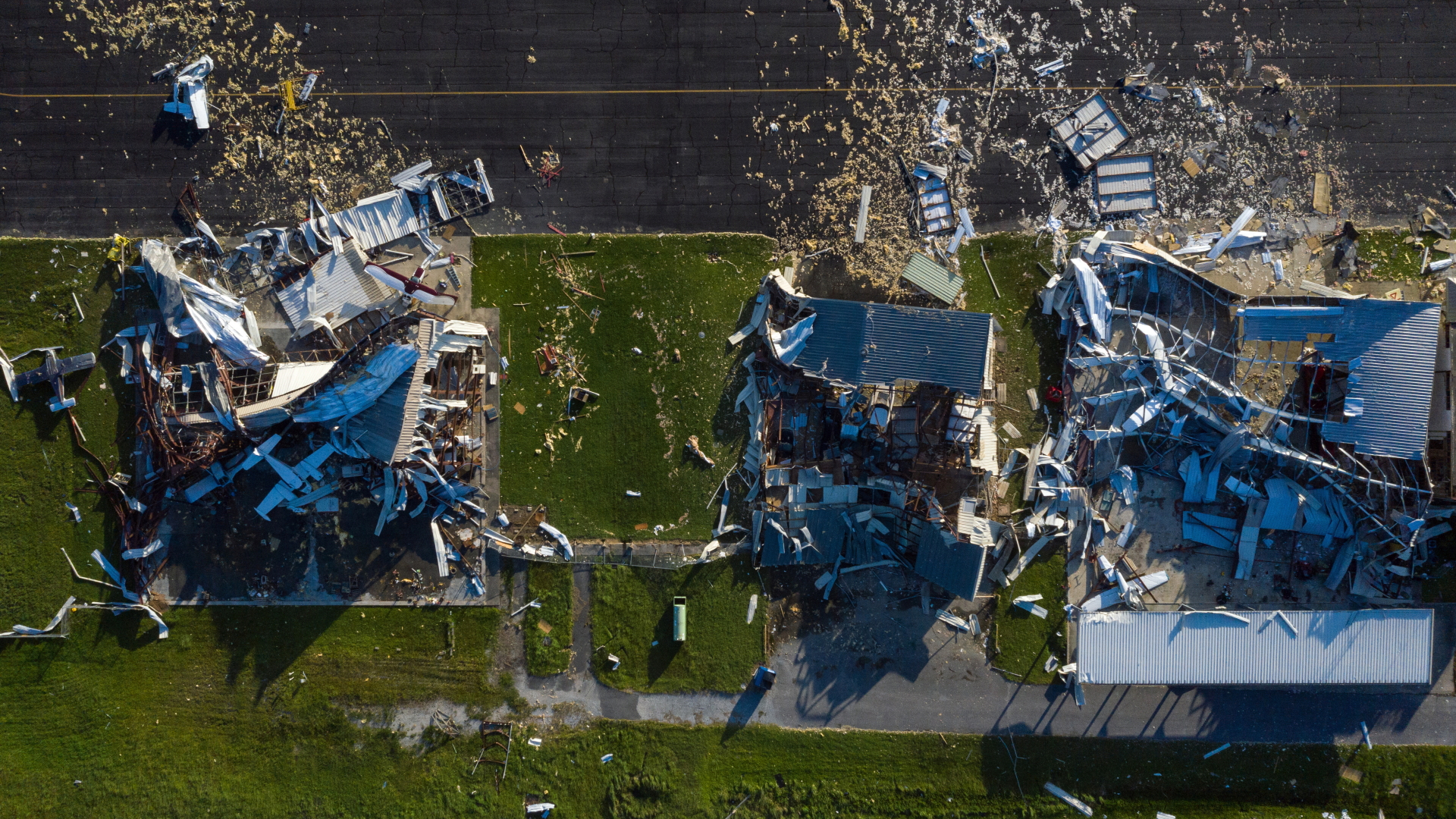 Ein zerstörter lokaler Flughafen im US-Bundesstaat Louisiana. | REUTERS