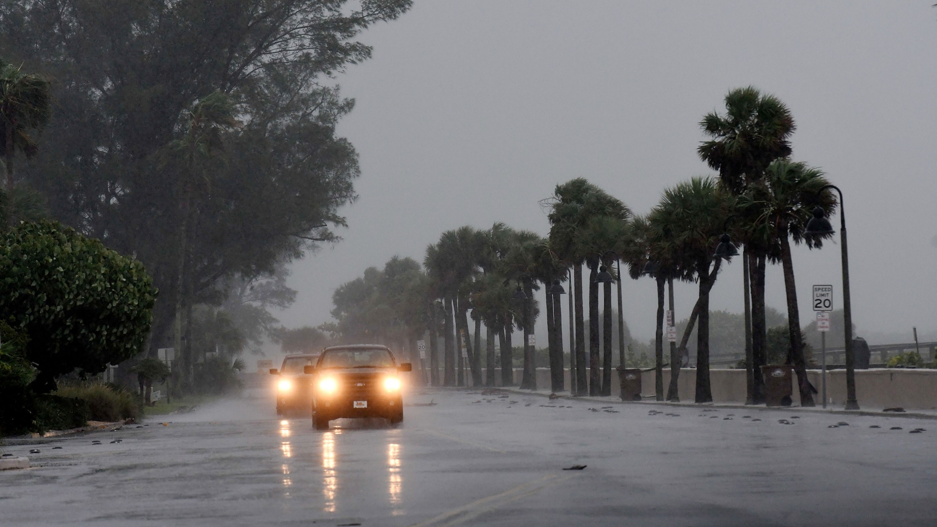 Autoverkehr an Floridas Westküste im Sturm | AFP