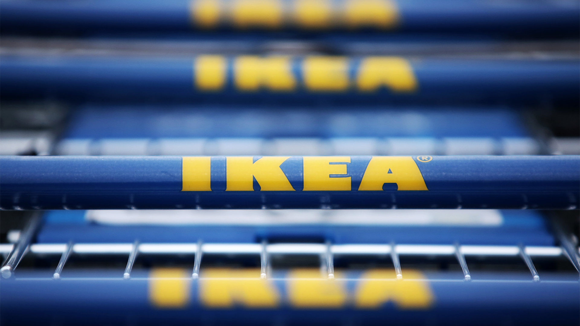 Ikea Einkaufswagen mit Ikea Logo | dpa