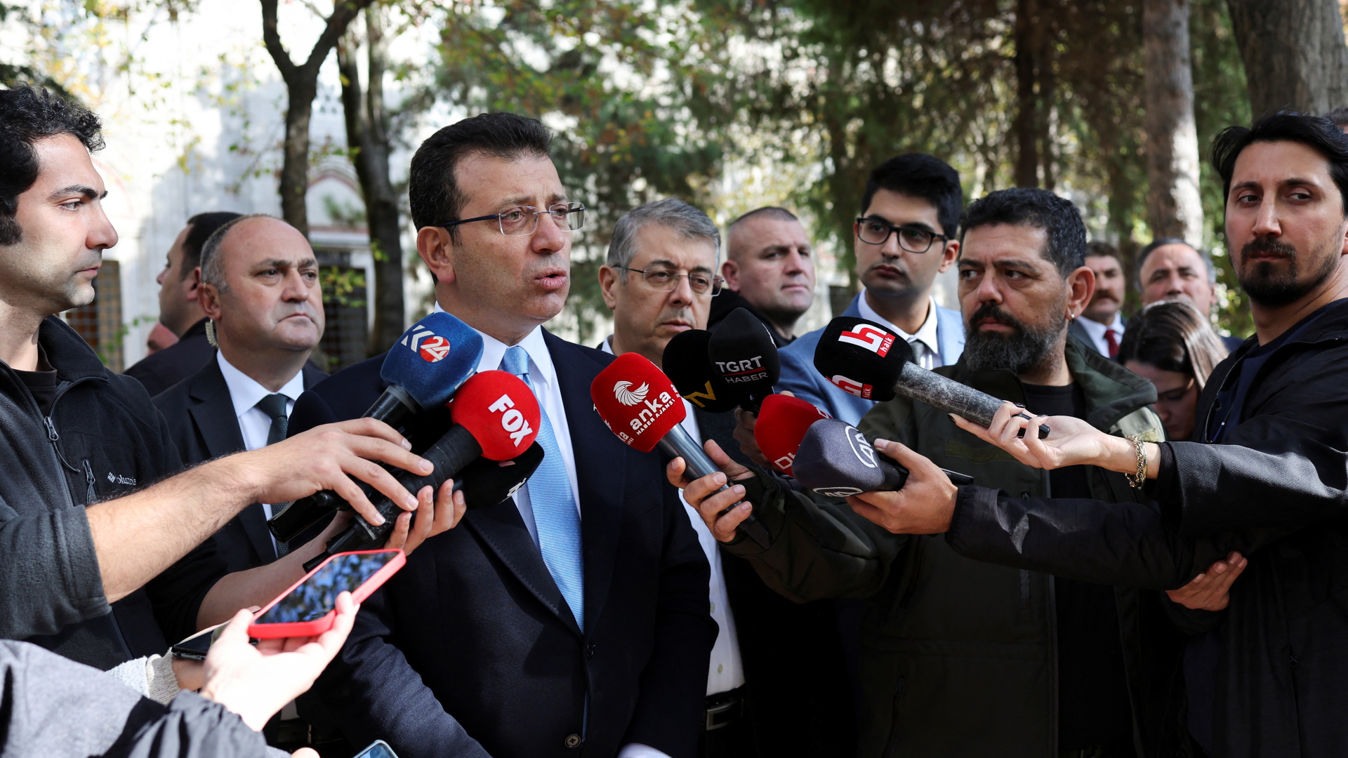 Istanbuls Oberbürgermeister Imamoglu äußert sich vor Medienvertretern | REUTERS