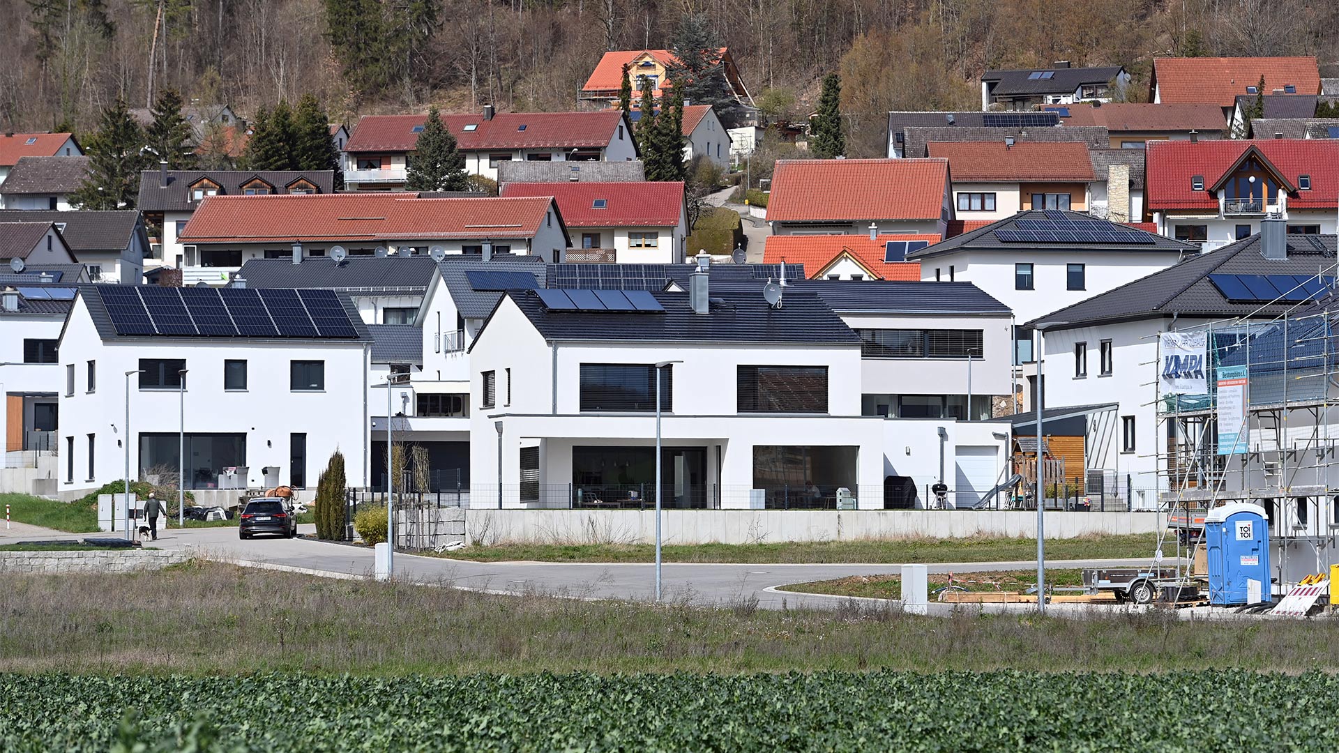 Blick auf Häuser eines Neubauvierteles, Greding, Bayern