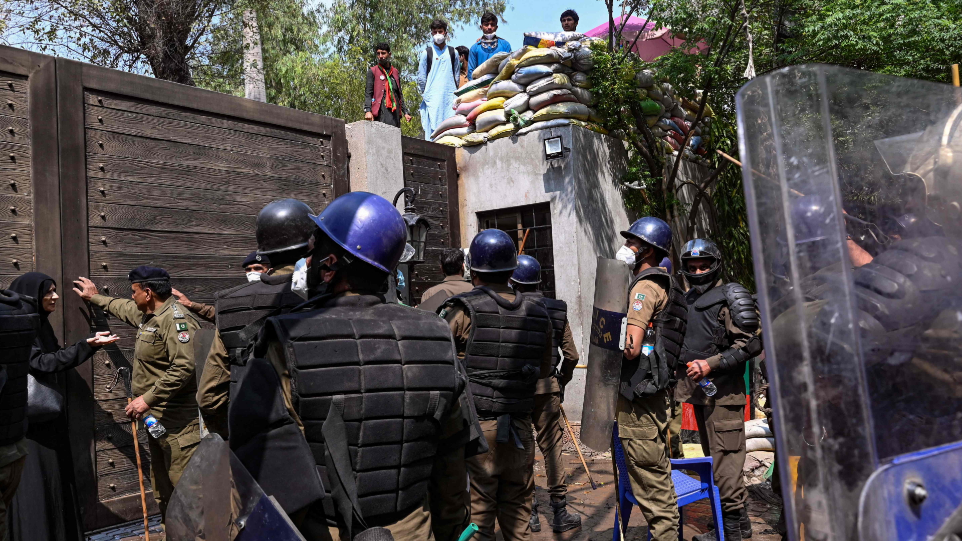 Die Polizei stürmt das Haus von Imran Khan in der pakistanischen Stadt Lahore. | AFP