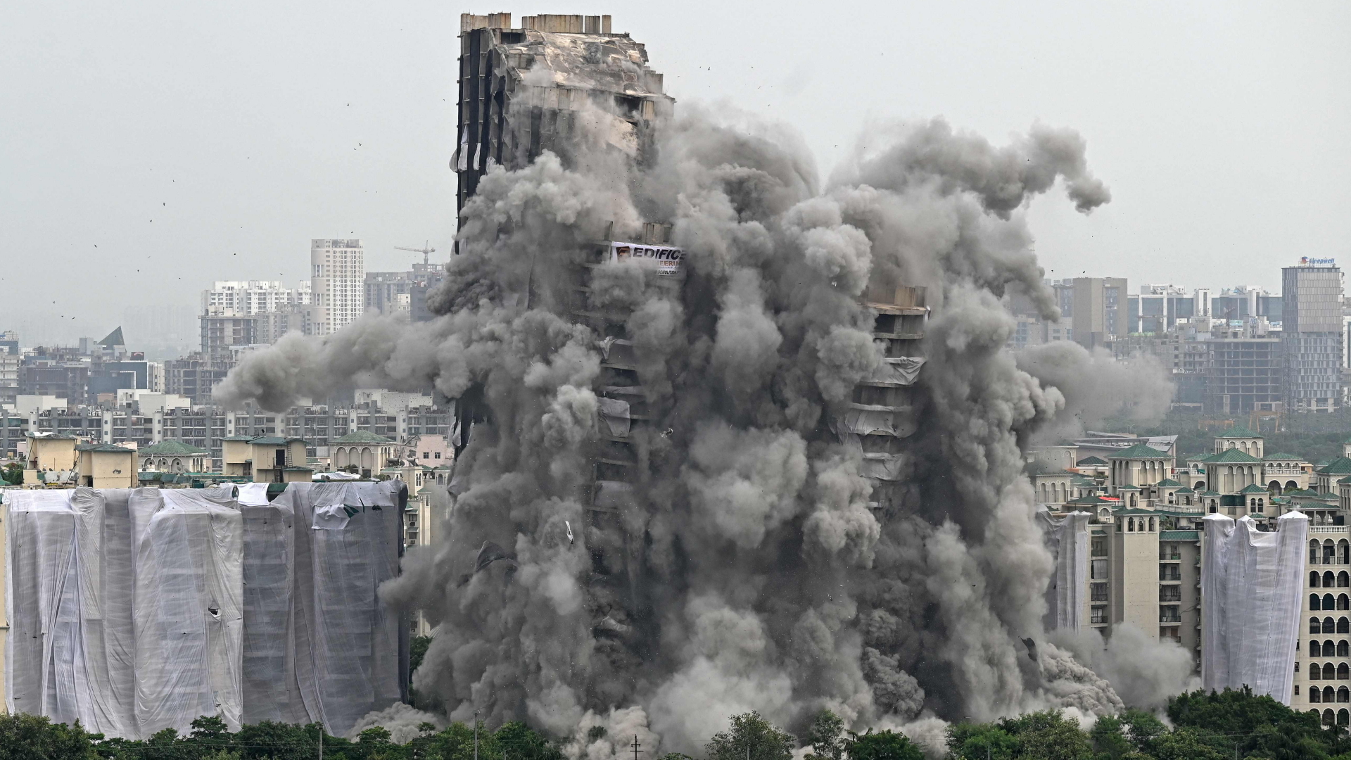 Die Sprengung der zwei illegal gebauten Hochhäuser in Noida am Stadtrand von Neu-Delhi | AFP