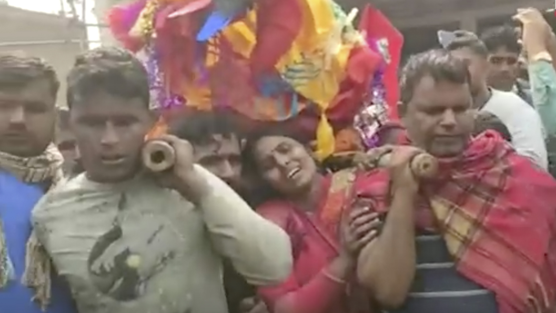 Ausschnitt eines Videos, das die Trauerfeier eines an gepanschtem Alkohol gestorbenen Menschen im Bundesstaat Bihar, Indien, zeigt,; 15.12.22 | AP