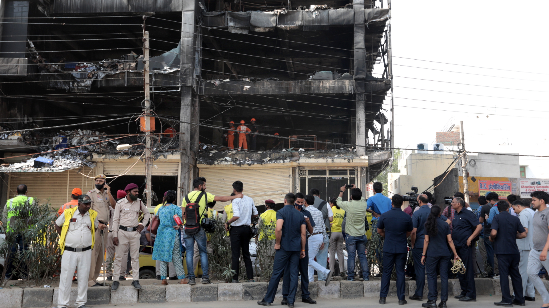 Vom Feuer zerstörtes Geschäftsgebäude in Neu-Delhi | EPA