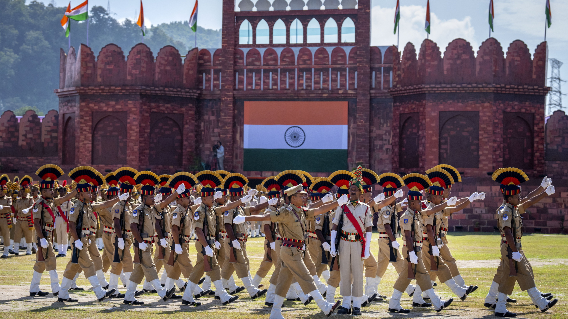 Soldaten marschieren anlässlich des 75. Jahrestags der Unabhängigkeit Indiens in Gauhati. | AP