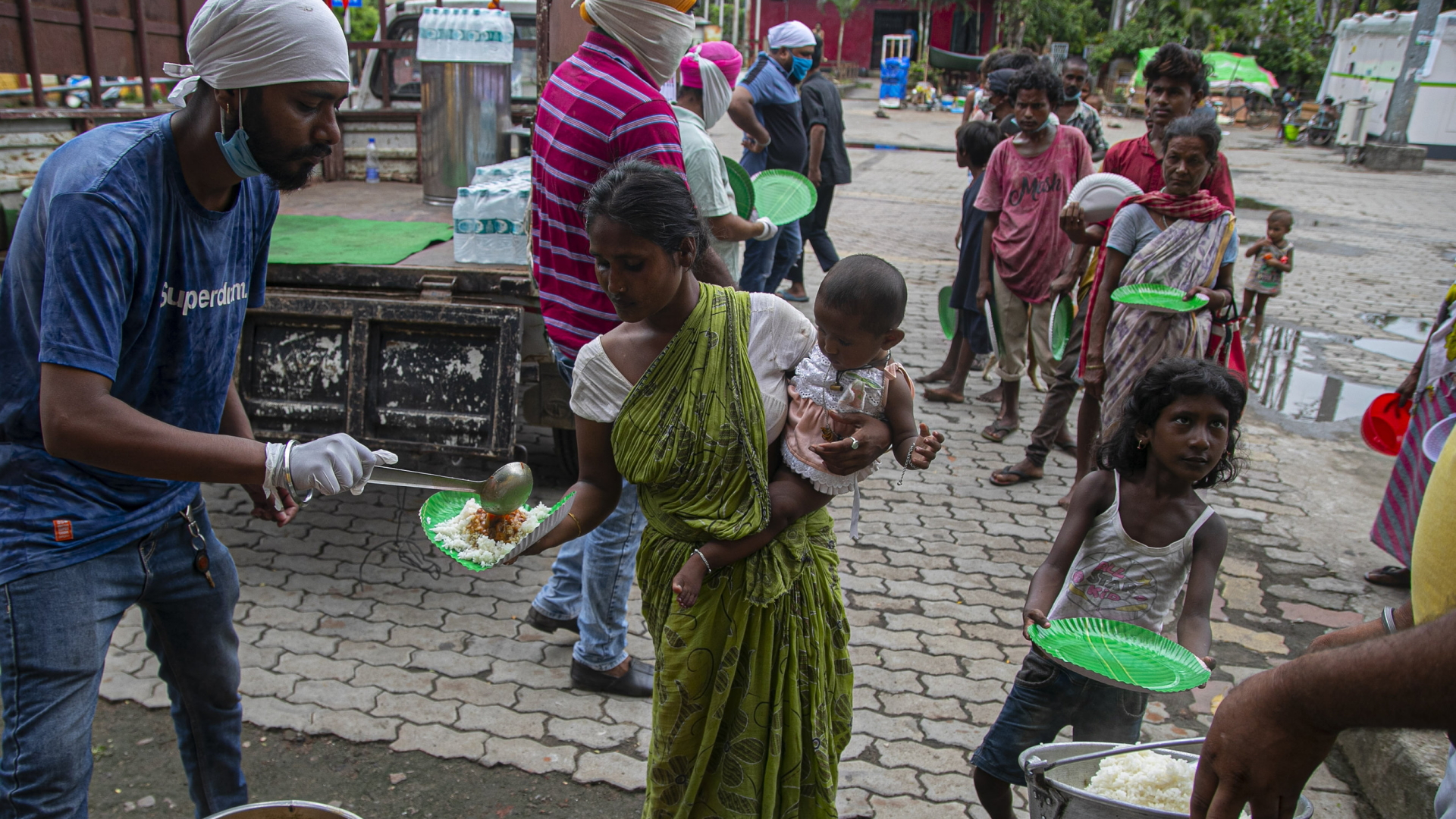 Essenausgabe für Hungernde in Gauhati/Indien | AP