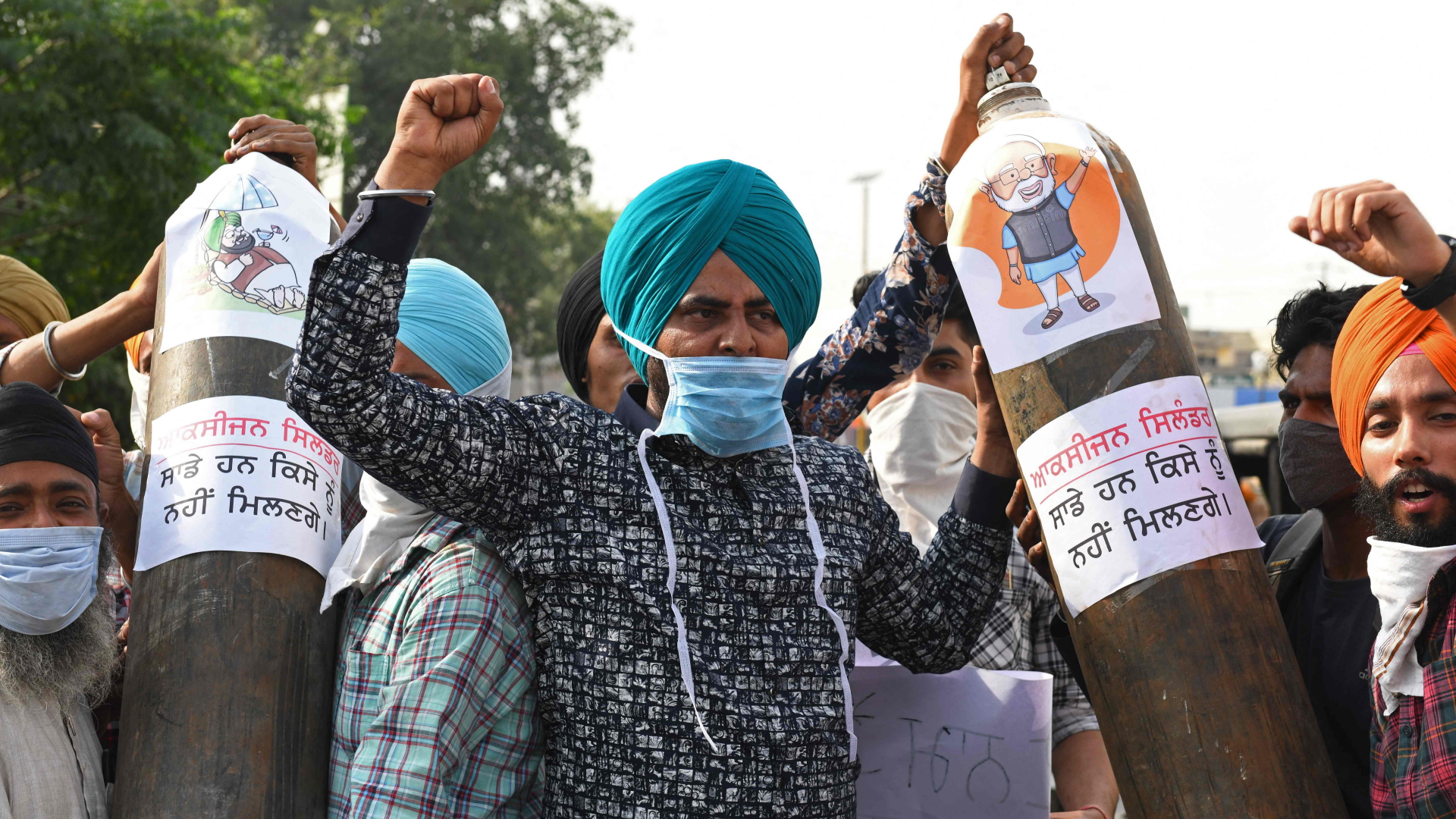 In Amritsar (Indien) demonstrieren Bürger wegen des Sauerstoffmangels gegen die Regierung