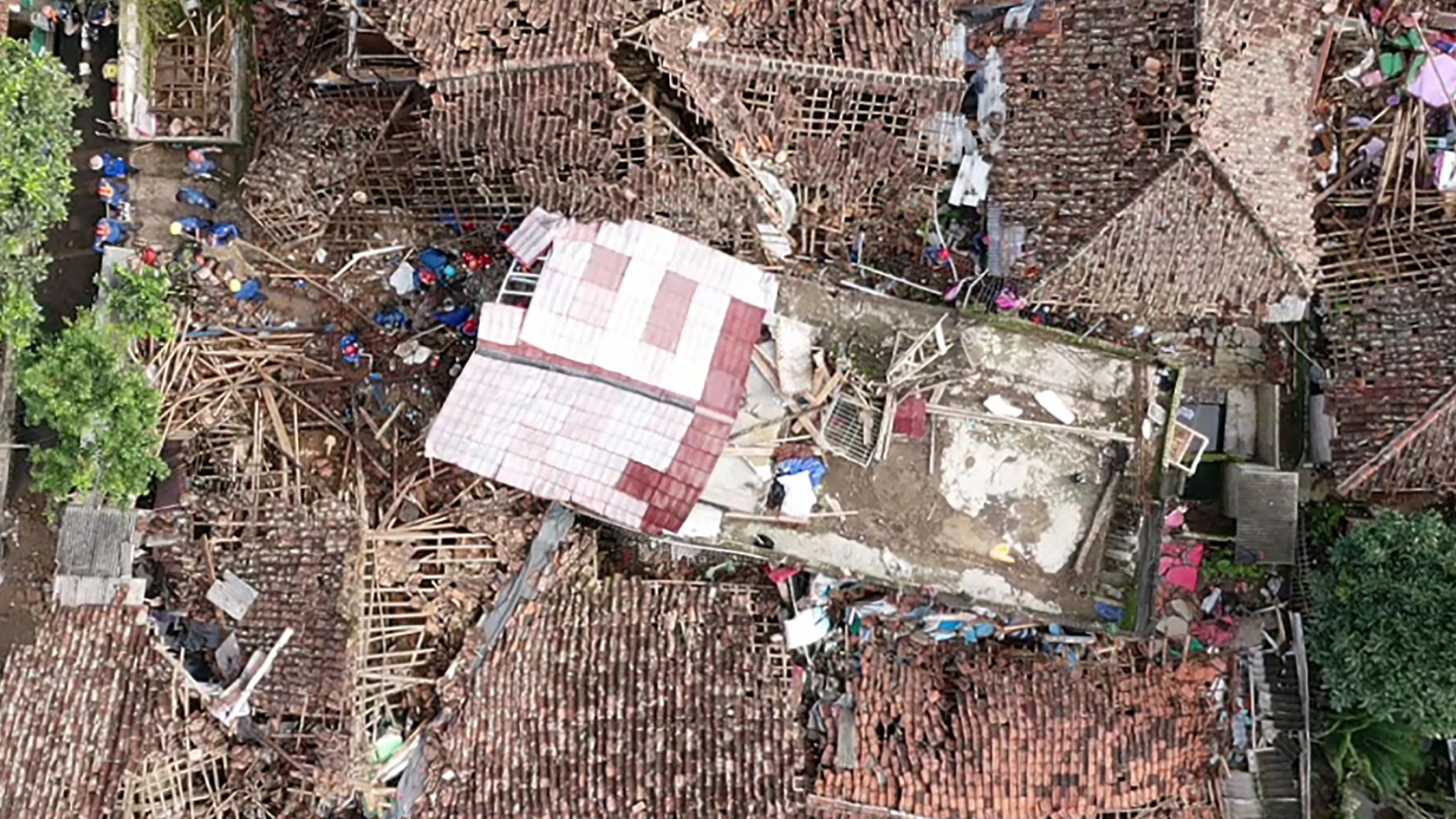 Rettungsarbeiten nach Erdbeben in Indonesien dauern an