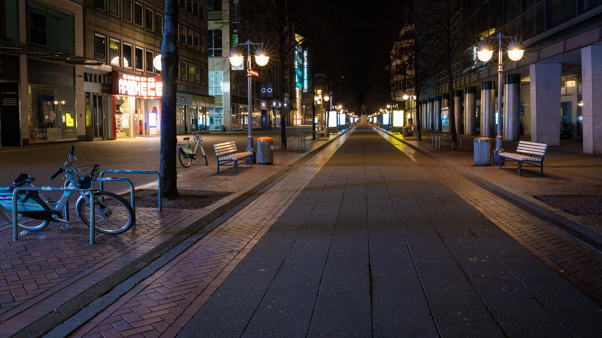 Nur teilweise beleuchtete Innenstadt von Hannover (Archivbild von April 2021) | dpa
