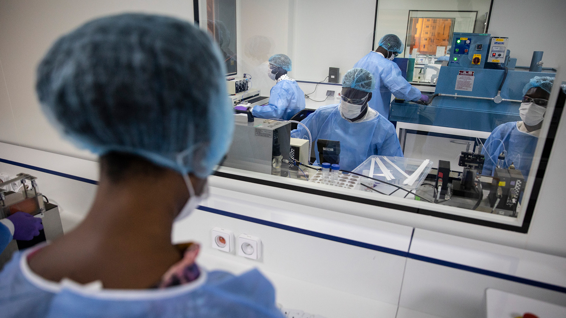  Produktion von Antigen-Tests im Institut Pasteur für den Senegal. | picture alliance / photothek