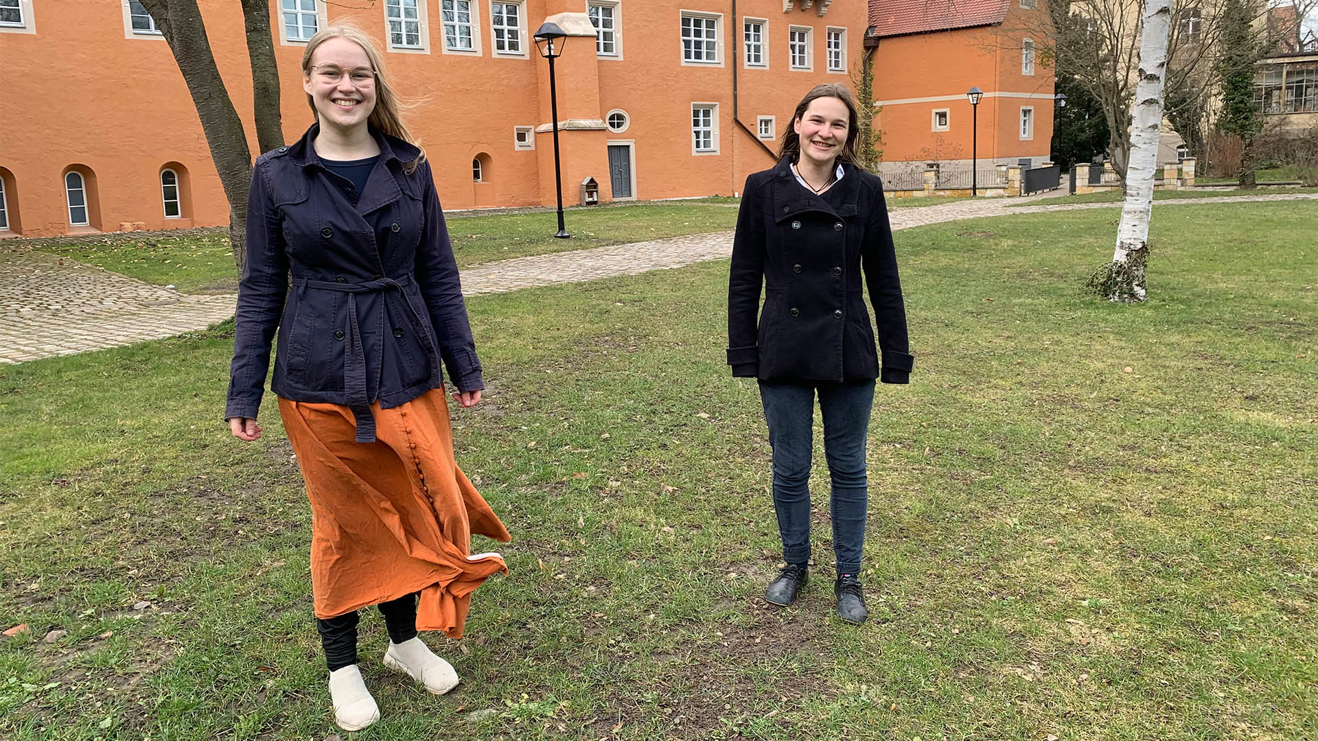 Abiturientinnen Fiona McCloy und Josefine Beyrich | MDR Friederike Rohmann