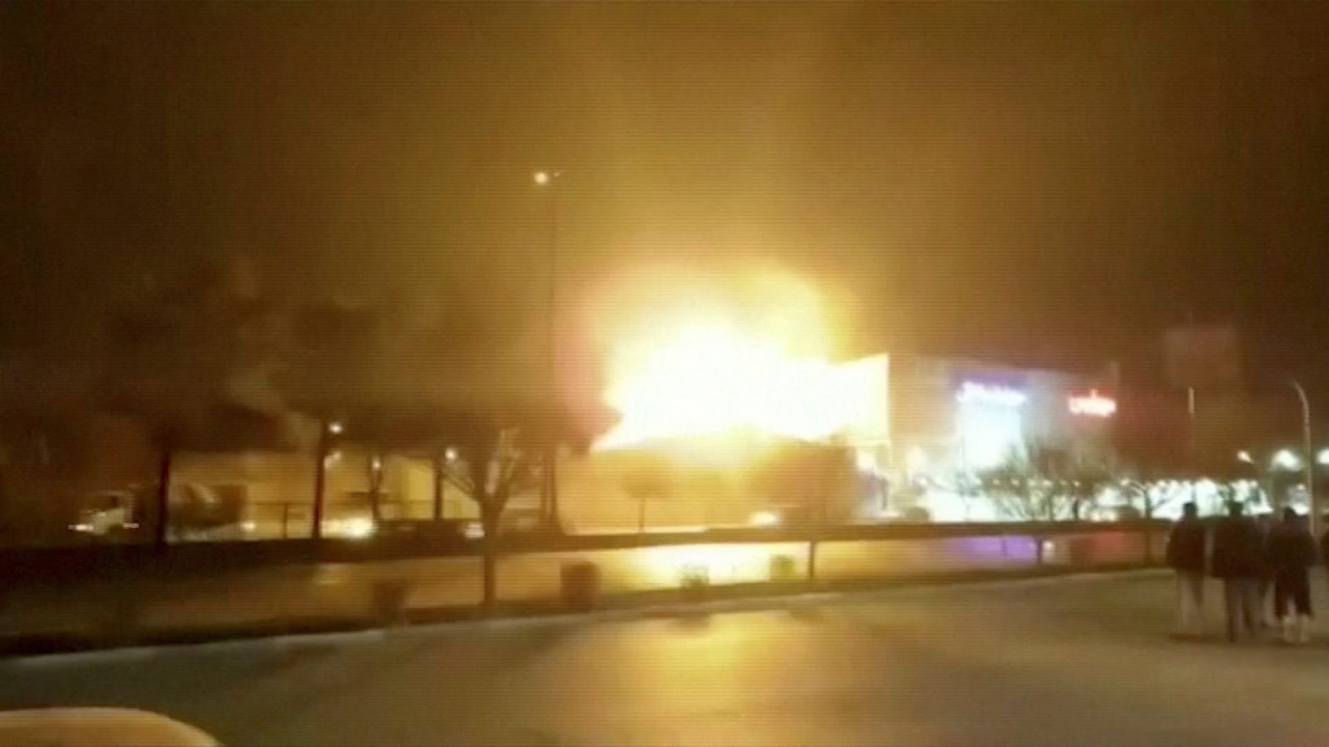 Augezeugenaufnahme der Explosion in Isfahan | via REUTERS