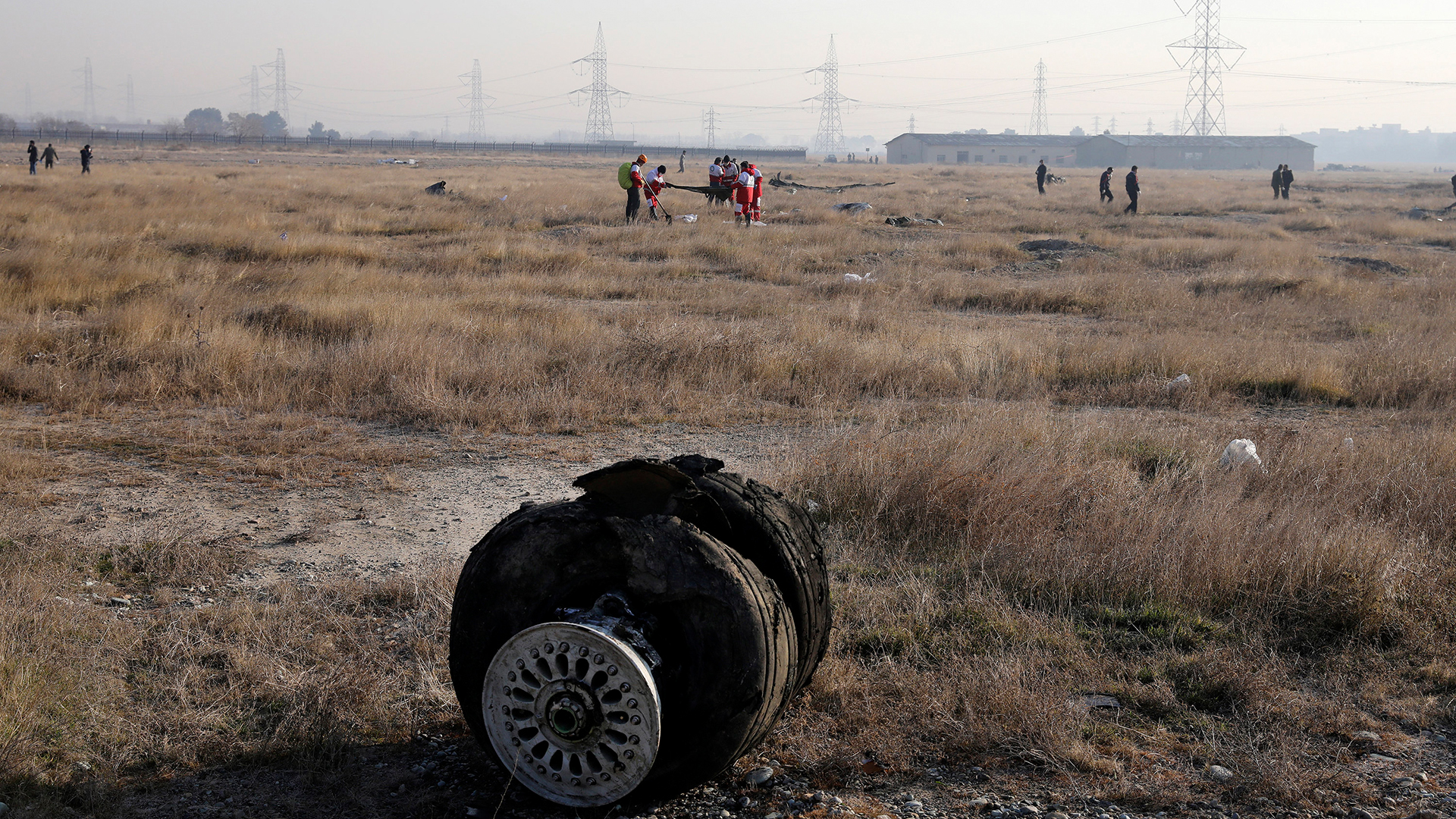 Wrackteile des im Iran abgestürzten Flugzeugs | AP
