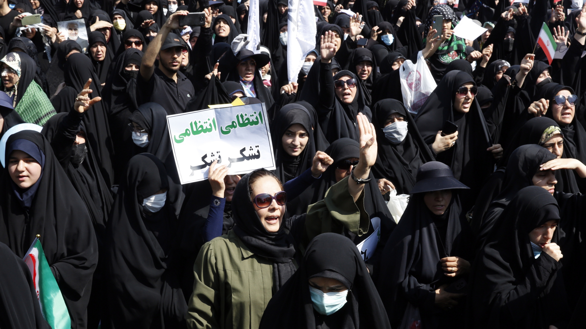 Regierungsanhänger demonstrieren in Teheran für die Kopftuchpflicht | EPA