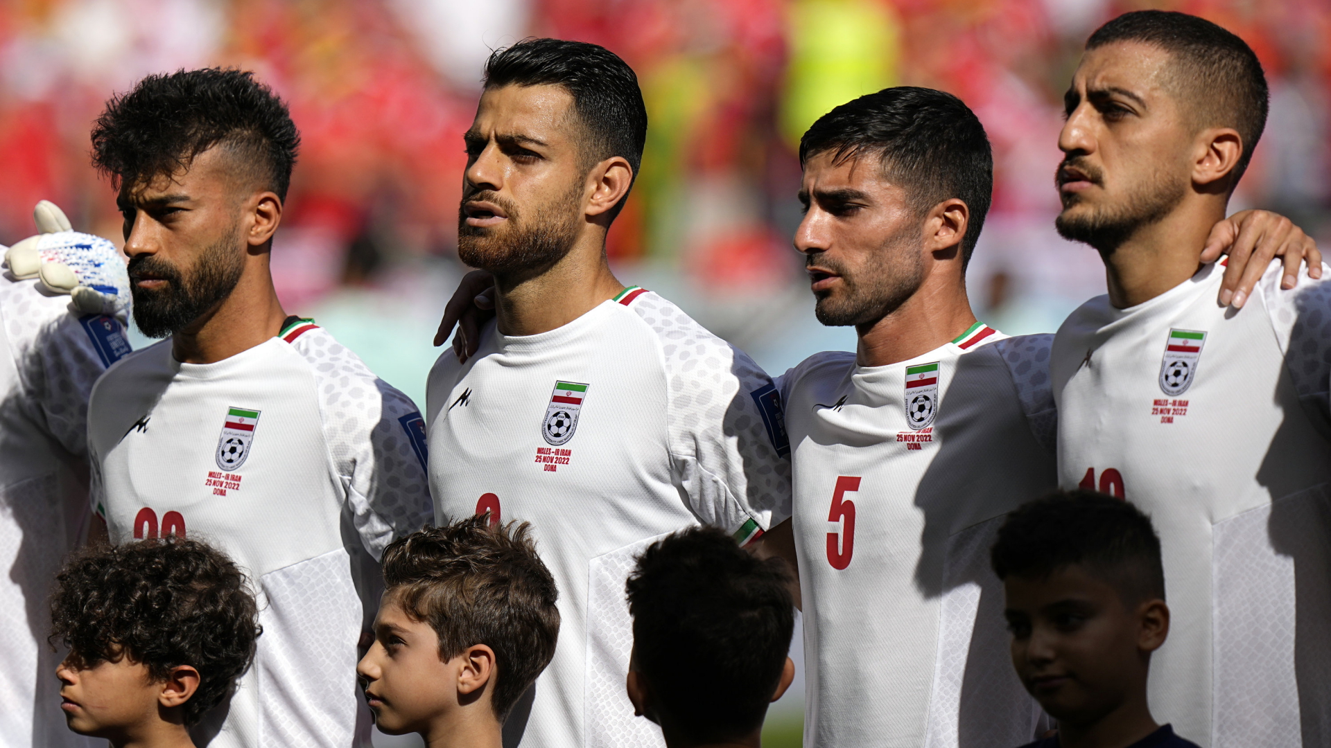 Iranische Spieler während der Nationalhymne vor dem WM-Spiel gegen Wales | AP