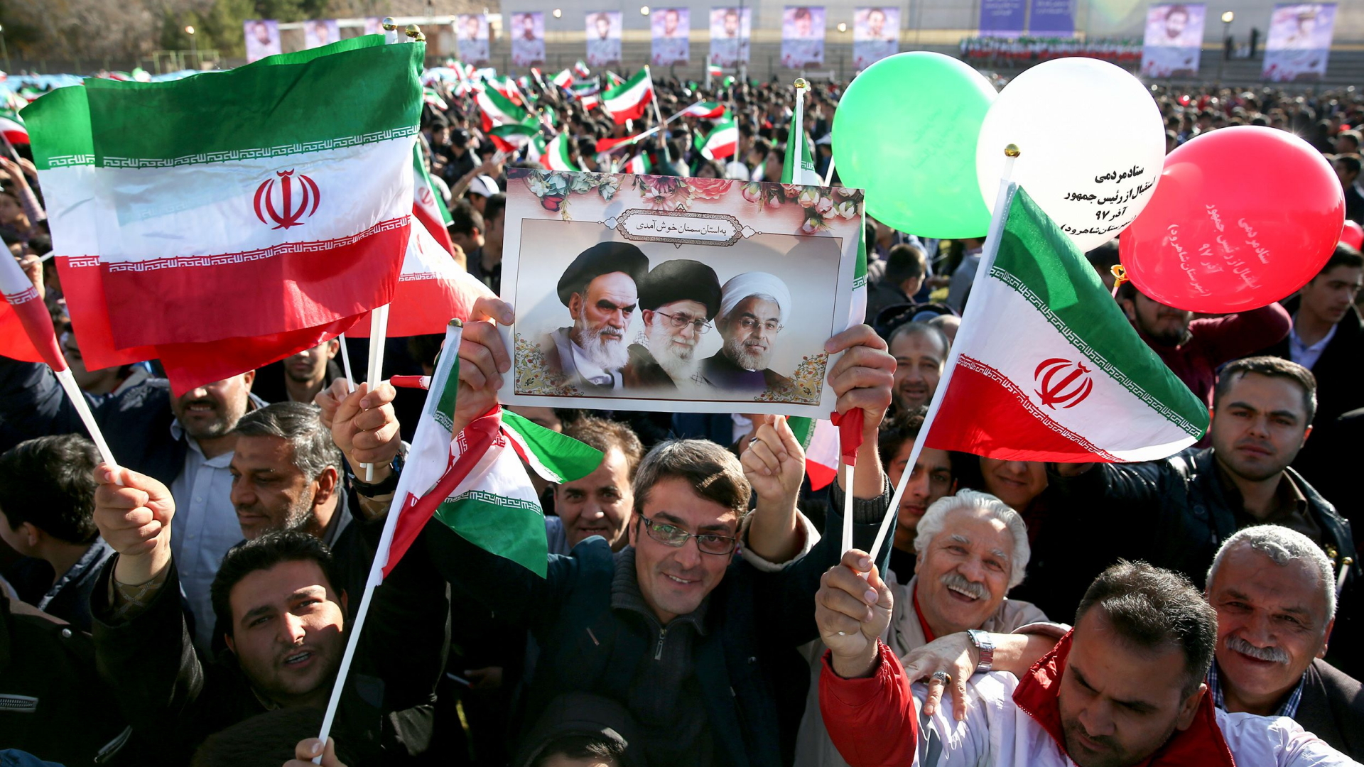 Iraner jubeln Präsident Hassan Rouhani bei einer Rede im Dezember 2018 zu. (Quelle: Iranische Regierung) | PRESIDENTIAL OFFICE HANDOUT/EPA-