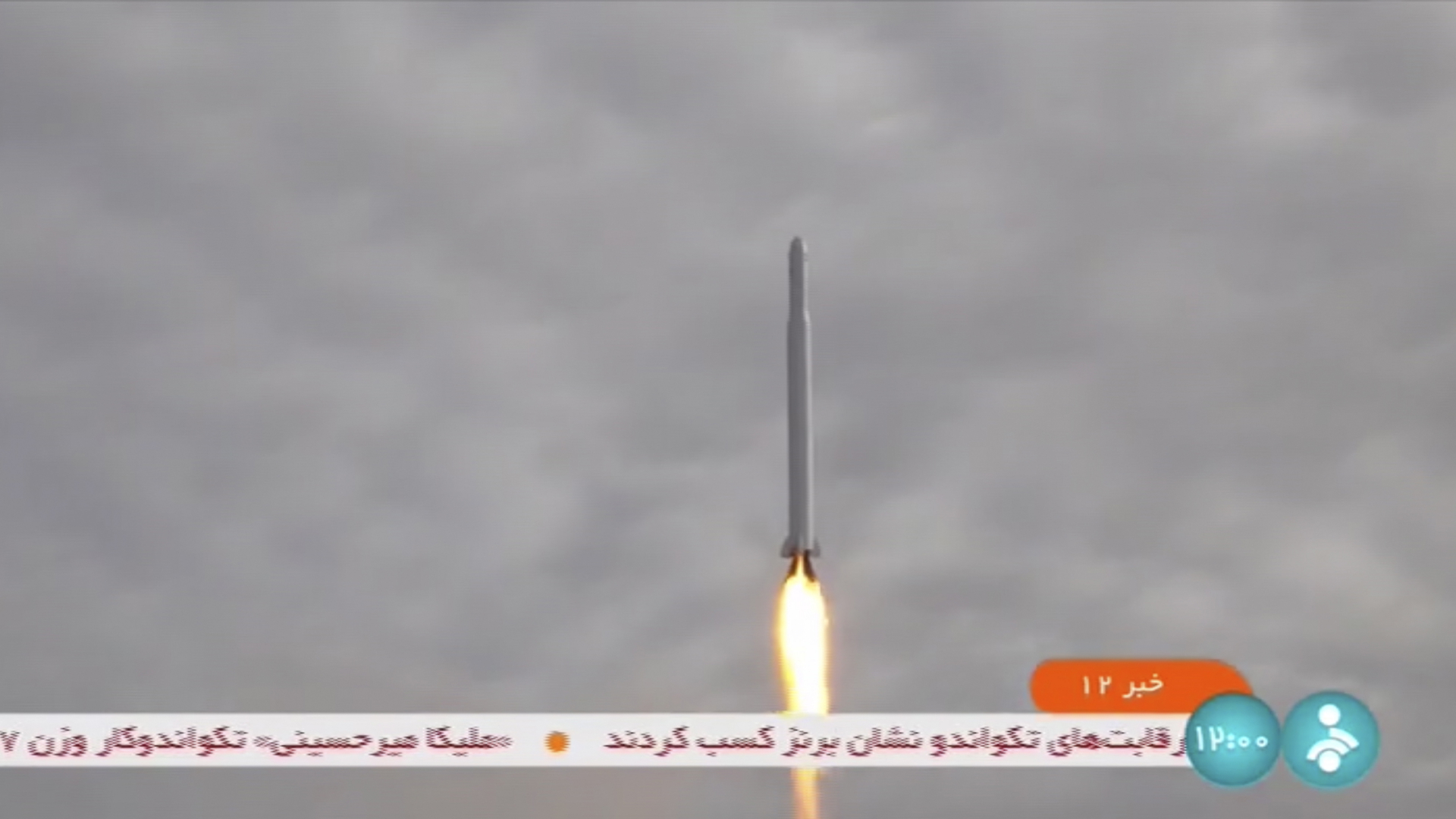 Dieser Ausschnitt aus einem Video, das vom iranischen Staatsfernsehen ausgestrahlt wurde, zeigt laut dem iranischen Kommunikationsminister, den Start des Satelliten "Nur-3". 