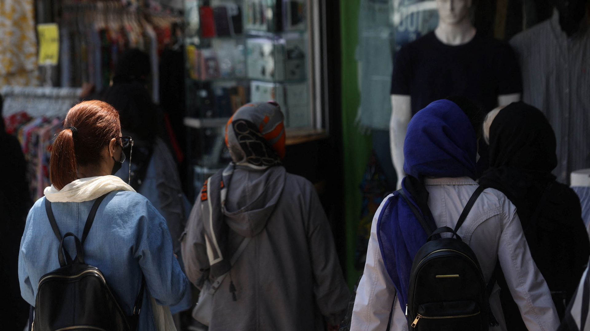Iran überwacht Kopftuchpflicht nun auch per Kamera