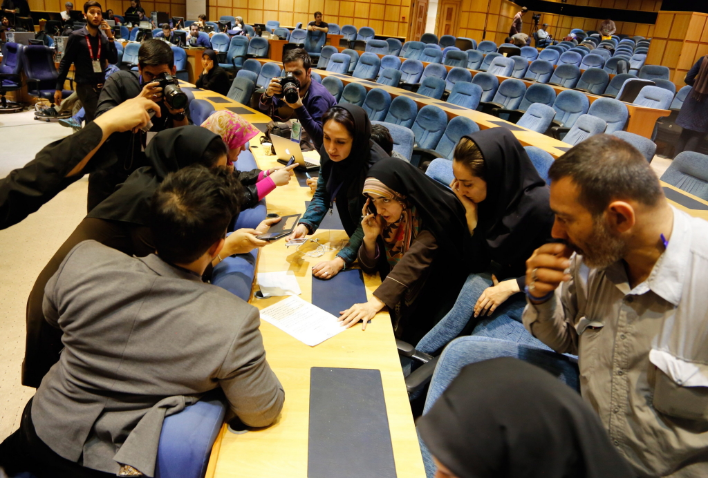Journalisten verfolgen im Iran den Ausgang der Parlamentswahlen. | null