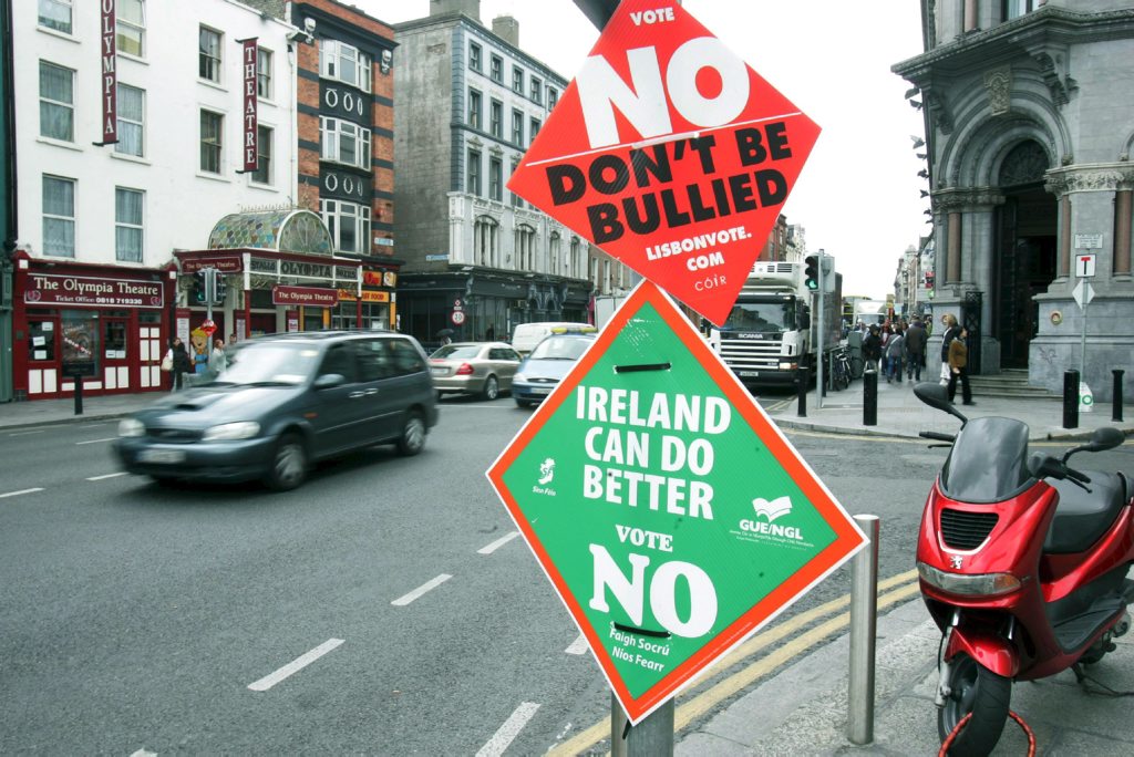 Eine Tageszeitung ruft zum "Ja" bei Irlands Referendum auf.