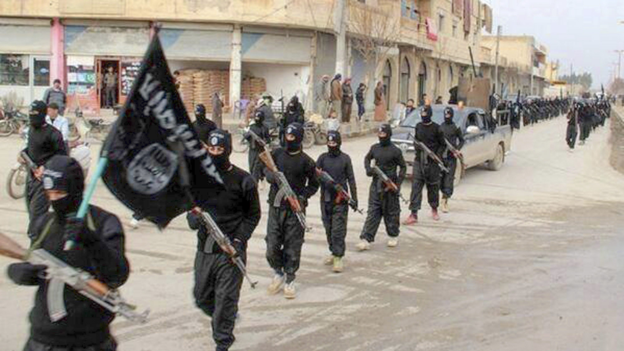 Kämpfer der Terrorgruppe IS in der nordsyrischen Provinz Rakka