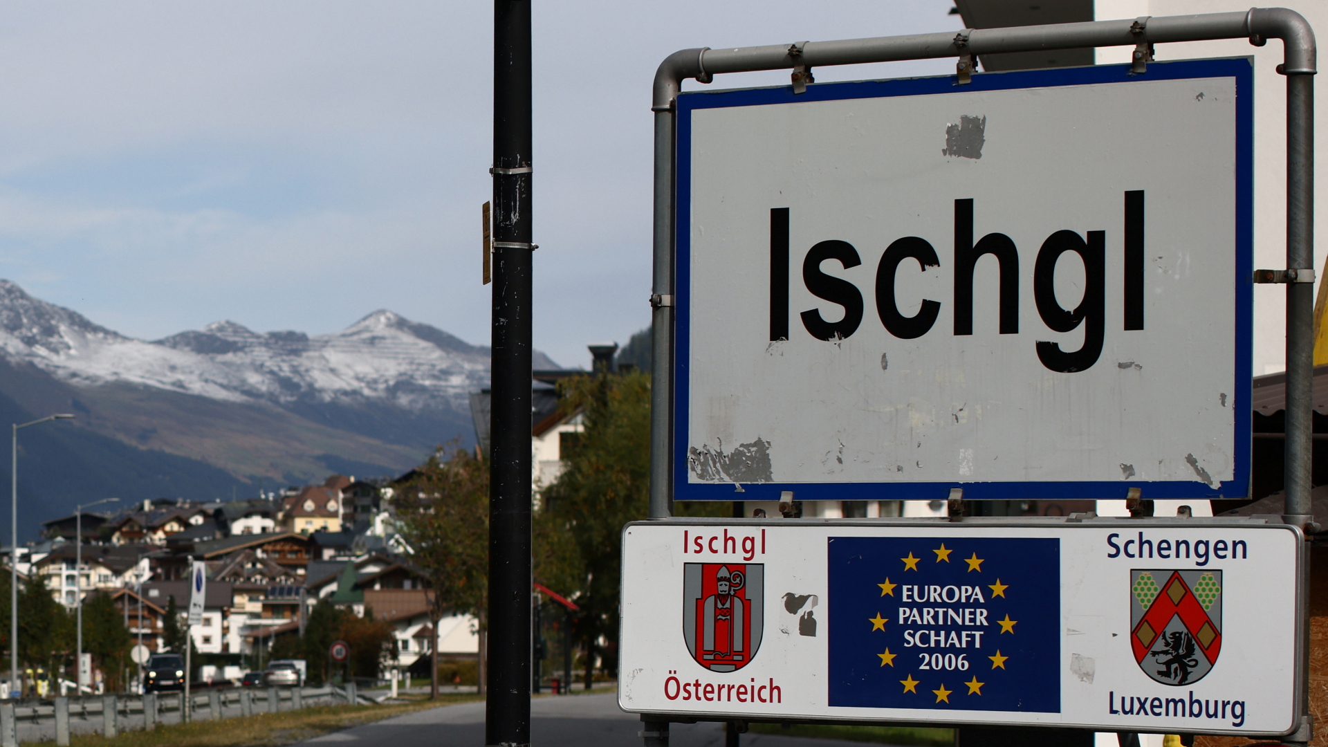 Das Ortsschild des österreichischen Ski-Orts Ischgl