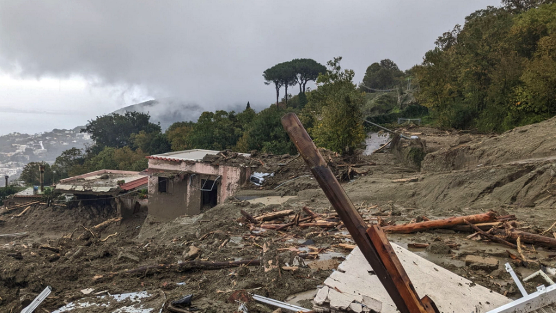 Italia: desaparecido tras deslizamiento de tierra en Ischia