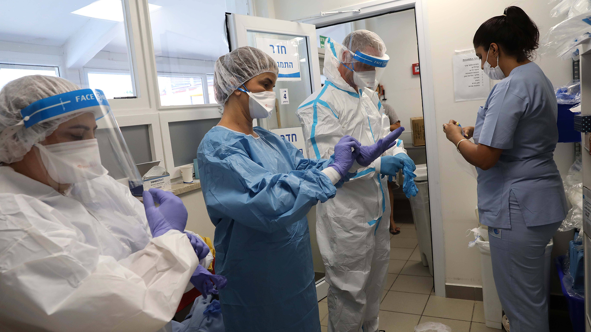 Medizinisches Personal in einem Krankenhaus im israelischen Aschkelon. (Archivbild) | imago images/Xinhua
